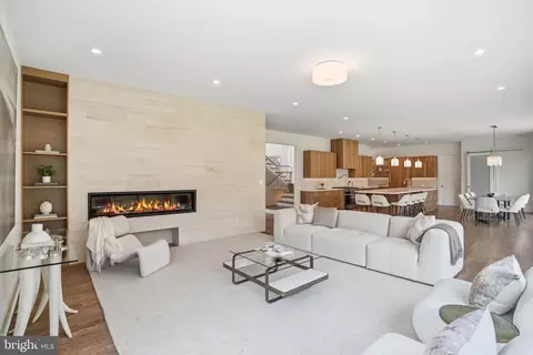Living - 1917 Kenbar Ct, Mclean, VA 22101 photo 7 of 9