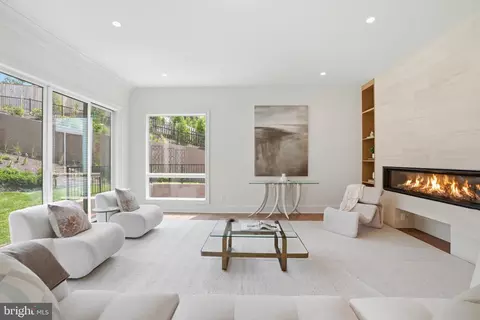 Living - 1917 Kenbar Ct, Mclean, VA 22101 photo 4 of 6