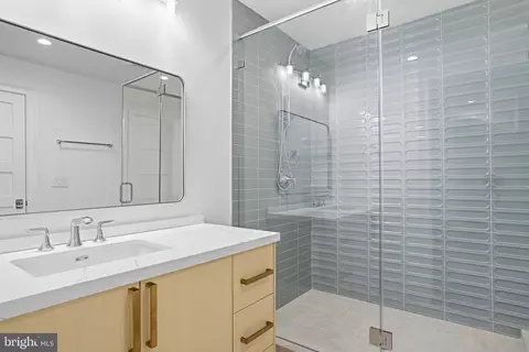 Bath - 1917 Kenbar Ct, Mclean, VA 22101 photo 4 of 4