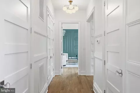 Entry Way - 1917 Kenbar Ct, Mclean, VA 22101 photo 8 of 17
