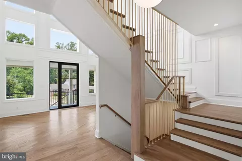 Entry Way - 1917 Kenbar Ct, Mclean, VA 22101 photo 7 of 17