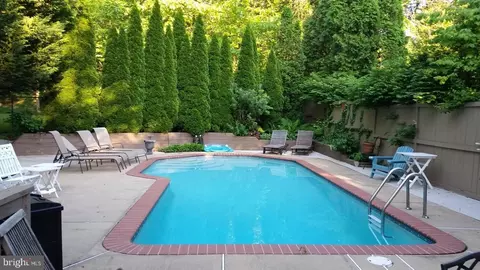 7403 Carmine St, Annandale, VA 22003