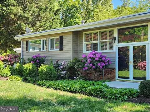 7403 Carmine St, Annandale, VA 22003