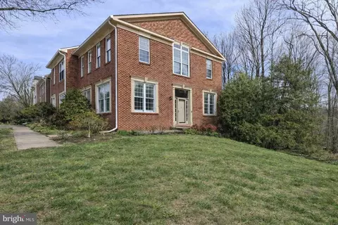6127 Donival Sq, Alexandria, VA 22315