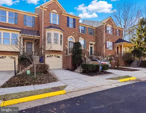 1472 Park Garden Ln, Reston, VA 20194