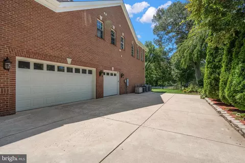 Exterior - 7331 Calvert St, Annandale, VA 22003 photo 7 of 15