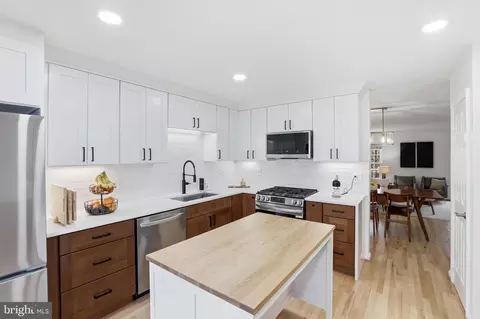 Kitchen - 8027 Tanworth Ct, Springfield, VA 22152 photo 2 of 5