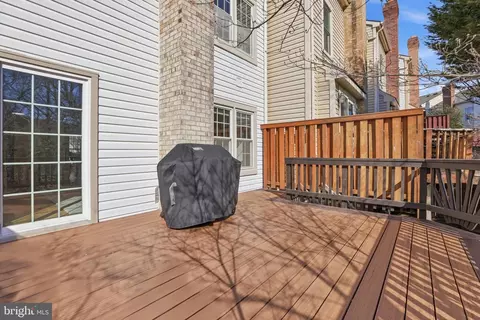 Exterior - 8027 Tanworth Ct, Springfield, VA 22152 photo 4 of 8