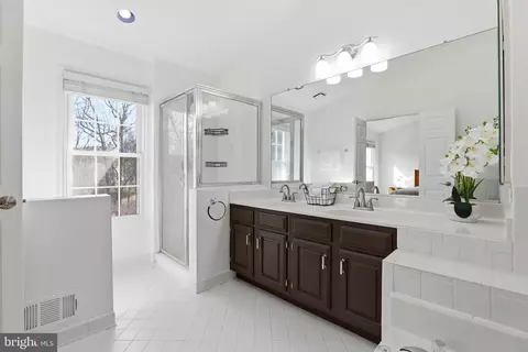 Bath - 8027 Tanworth Ct, Springfield, VA 22152 photo 1 of 3