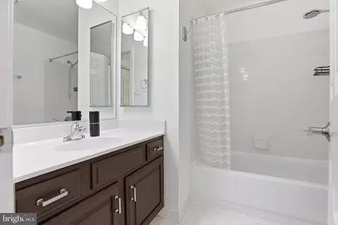 Bath - 8027 Tanworth Ct, Springfield, VA 22152 photo 2 of 3