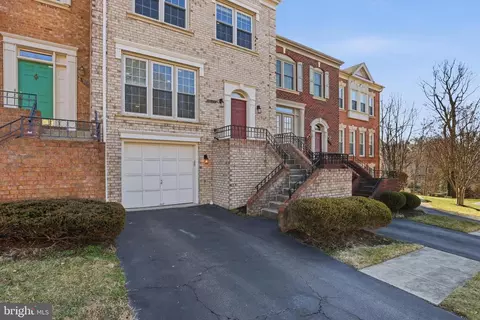 Exterior - 8027 Tanworth Ct, Springfield, VA 22152 photo 7 of 8