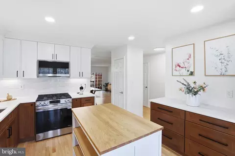 Kitchen - 8027 Tanworth Ct, Springfield, VA 22152 photo 5 of 5