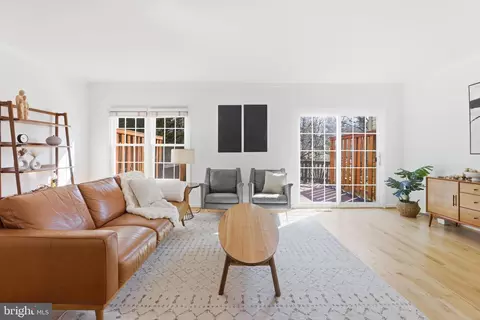 Living - 8027 Tanworth Ct, Springfield, VA 22152 photo 2 of 7