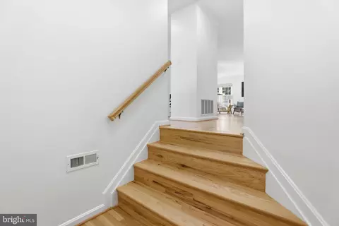 Entry Way - 8027 Tanworth Ct, Springfield, VA 22152 photo 2 of 5
