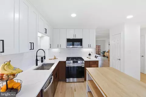 Kitchen - 8027 Tanworth Ct, Springfield, VA 22152 photo 1 of 5