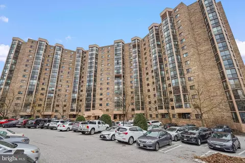 5904 Mount Eagle Dr #104, Alexandria, VA 22303