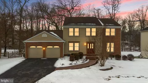 12017 Sugarland Valley Dr, Herndon, VA 20170