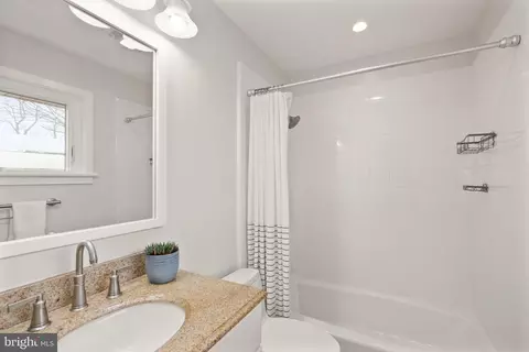 Bath - 8108 Carrick Ln, Springfield, VA 22151 photo 1 of 3