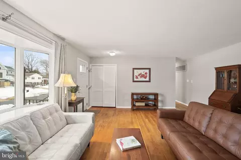 Entry Way - 8108 Carrick Ln, Springfield, VA 22151 photo 1 of 1