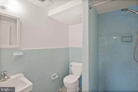 Bath - 8108 Carrick Ln, Springfield, VA 22151 photo 3 of 3