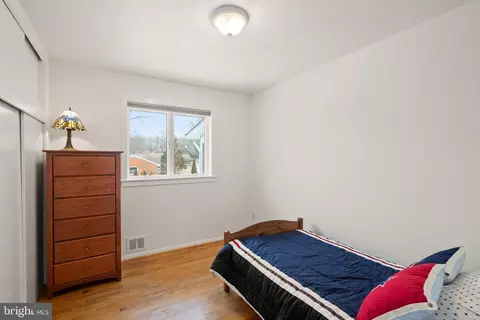 Bedroom - 8108 Carrick Ln, Springfield, VA 22151 photo 7 of 8
