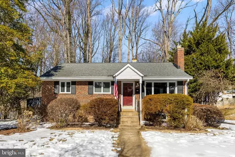 6522 Oakwood Dr, Falls Church, VA 22041