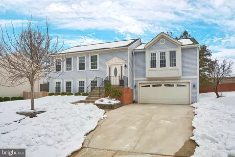 13715 Eastcliff Cir, Centreville, VA 20120