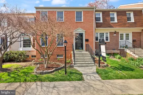 1838 Golf View Ct, Reston, VA 20190