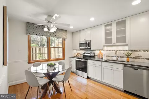 1838 Golf View Ct, Reston, VA 20190 photo 14