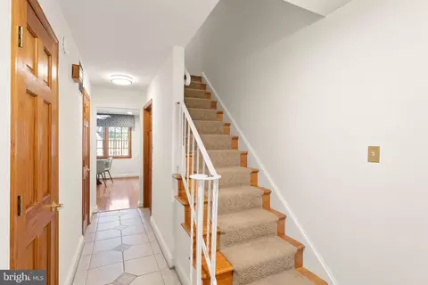 1838 Golf View Ct, Reston, VA 20190 photo 3