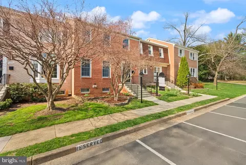 1838 Golf View Ct, Reston, VA 20190 photo 2