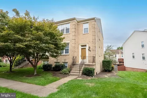4020 Gregg Ct, Fairfax, VA 22033