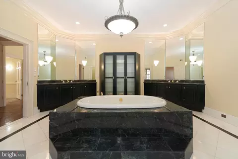 Bath - 8537 Old Dominion Dr, Mclean, VA 22102 photo 2 of 7