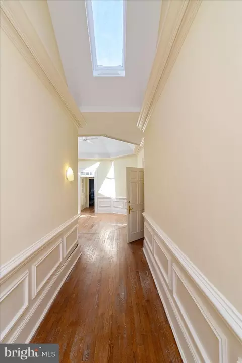 Entry Way - 8537 Old Dominion Dr, Mclean, VA 22102 photo 11 of 16