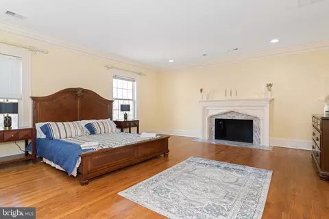 Bedroom - 8537 Old Dominion Dr, Mclean, VA 22102 photo 3 of 11
