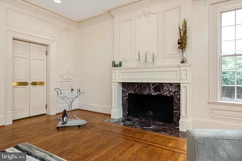 Living - 8537 Old Dominion Dr, Mclean, VA 22102 photo 2 of 5