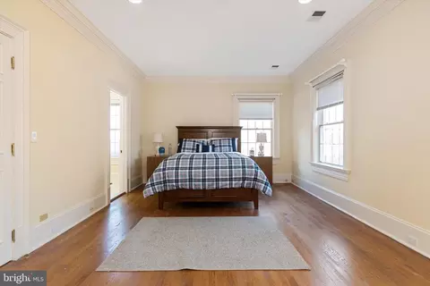 Bedroom - 8537 Old Dominion Dr, Mclean, VA 22102 photo 1 of 11