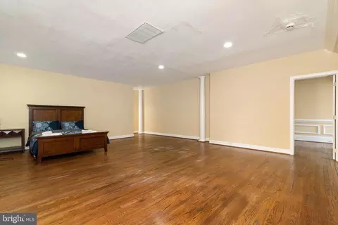 Bedroom - 8537 Old Dominion Dr, Mclean, VA 22102 photo 8 of 11