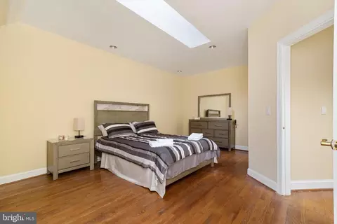 Bedroom - 8537 Old Dominion Dr, Mclean, VA 22102 photo 10 of 11