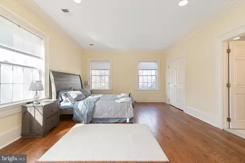 Bedroom - 8537 Old Dominion Dr, Mclean, VA 22102 photo 5 of 11