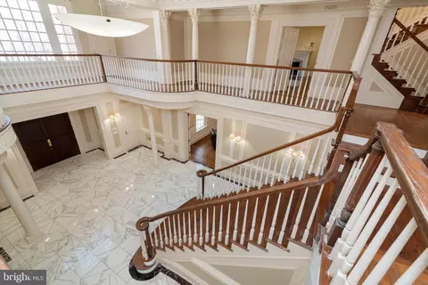 Entry Way - 8537 Old Dominion Dr, Mclean, VA 22102 photo 5 of 16