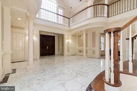 Entry Way - 8537 Old Dominion Dr, Mclean, VA 22102 photo 4 of 16