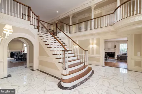 Entry Way - 8537 Old Dominion Dr, Mclean, VA 22102 photo 2 of 16