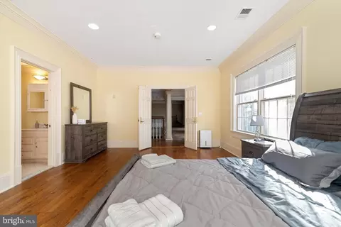 Bedroom - 8537 Old Dominion Dr, Mclean, VA 22102 photo 6 of 11
