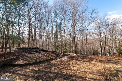 Exterior - 8537 Old Dominion Dr, Mclean, VA 22102 photo 3 of 3