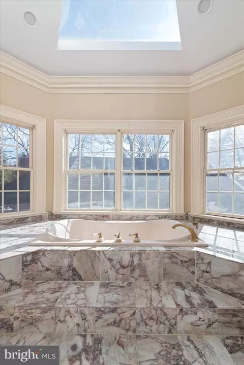 Bath - 8537 Old Dominion Dr, Mclean, VA 22102 photo 6 of 7