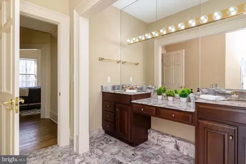 Bath - 8537 Old Dominion Dr, Mclean, VA 22102 photo 5 of 7
