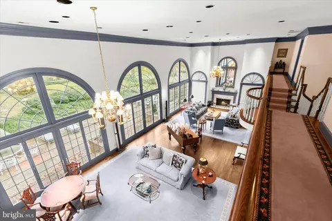 Entry Way - 949 Bellview Rd, Mclean, VA 22102 photo 4 of 6