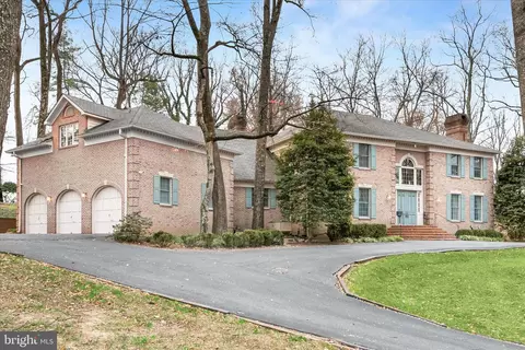 Exterior - 949 Bellview Rd, Mclean, VA 22102 photo 2 of 8