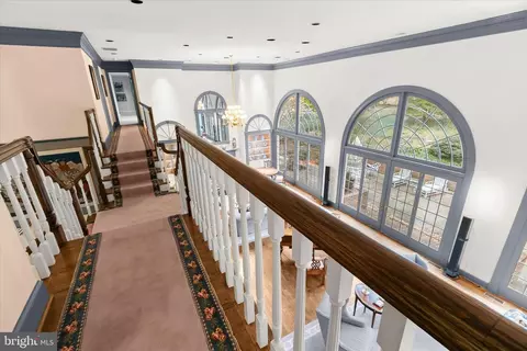 Entry Way - 949 Bellview Rd, Mclean, VA 22102 photo 5 of 6
